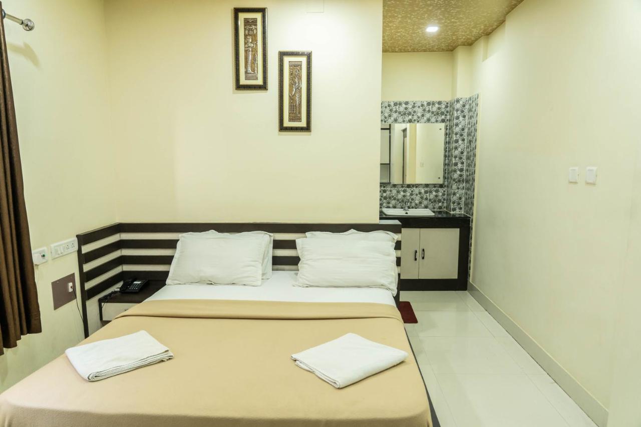 كوتاك Hotel Bnson Blue المظهر الخارجي الصورة